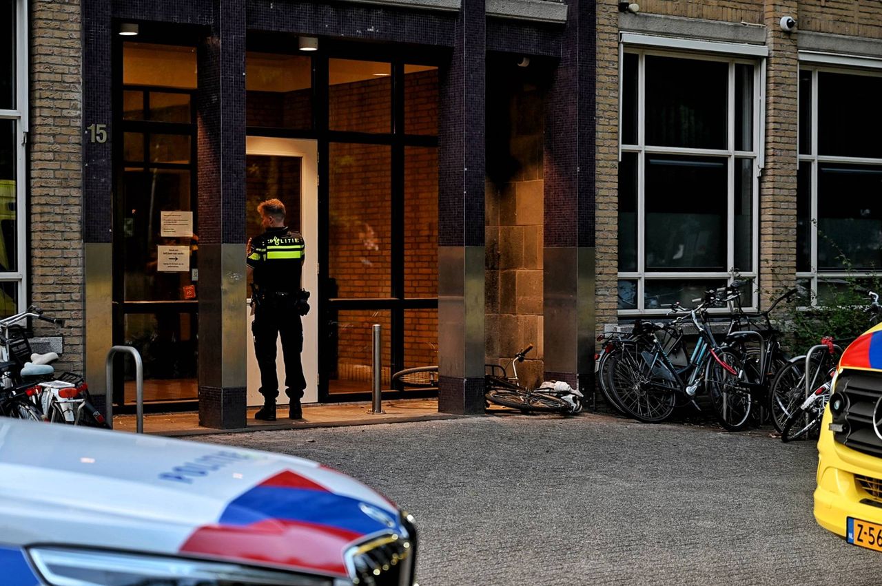 Politie bezig met onderzoek (foto: Toby de Kort/Persbureau Heitink).