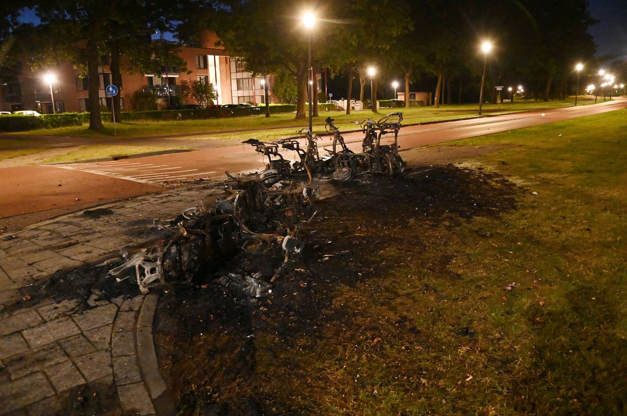 De getroffen scooters (foto: Perry Roovers/Persbureau Heitink).