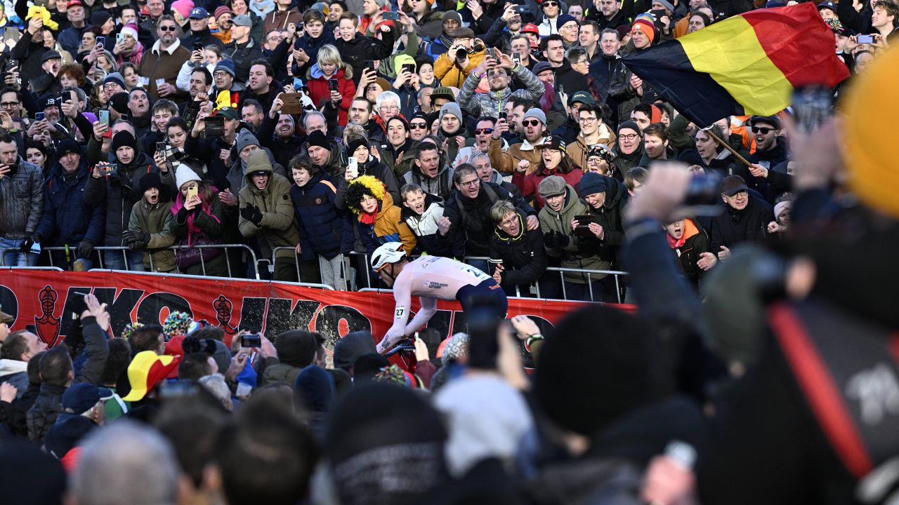 Het publiek stond rijen dik langs het parcours (foto: ANP).