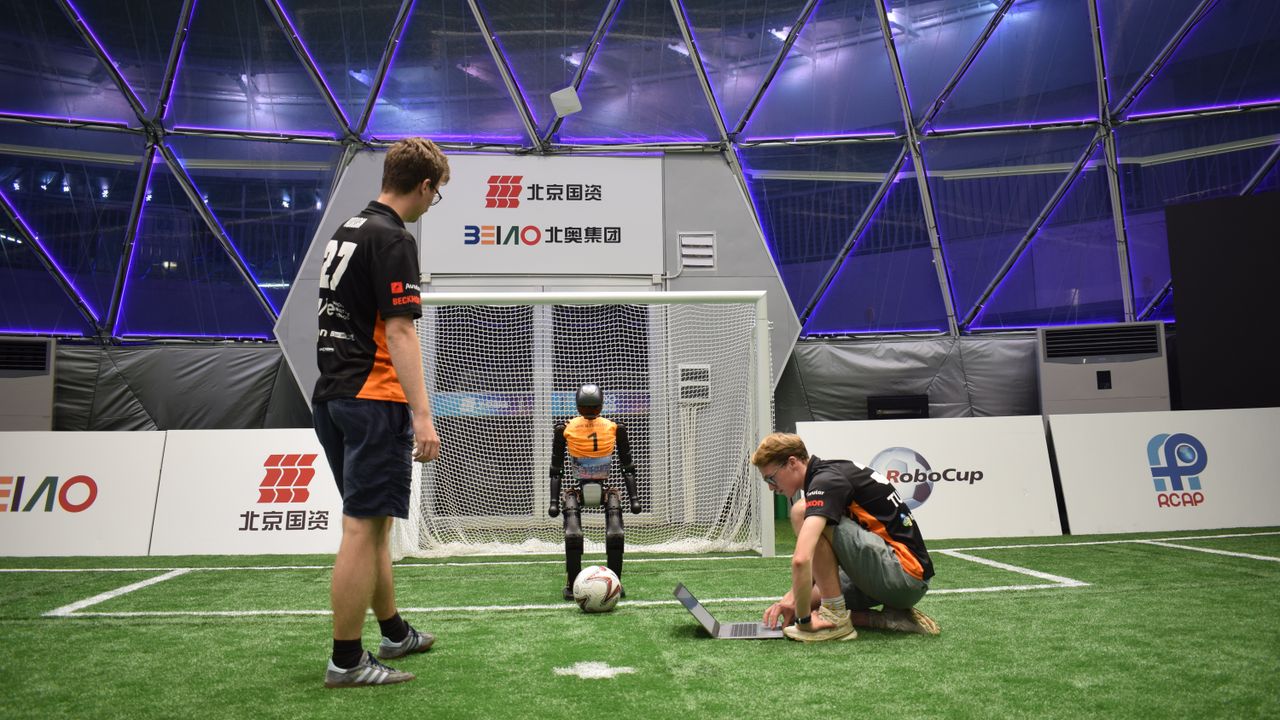 Studenten van de Technische Universiteit Eindhoven in China (foto: Tech United Eindhoven). 