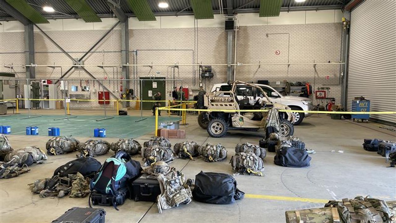 Spullen staan klaar voor de oefening (foto: René van Hoof)