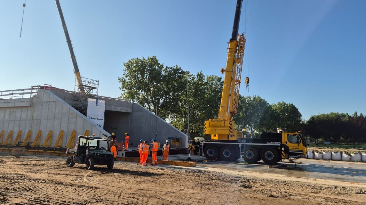 Bij Het Gat in Raamsdonksveer is de 'honderd van Hooipolder' in volle gang (foto: Niek de Bruijn)