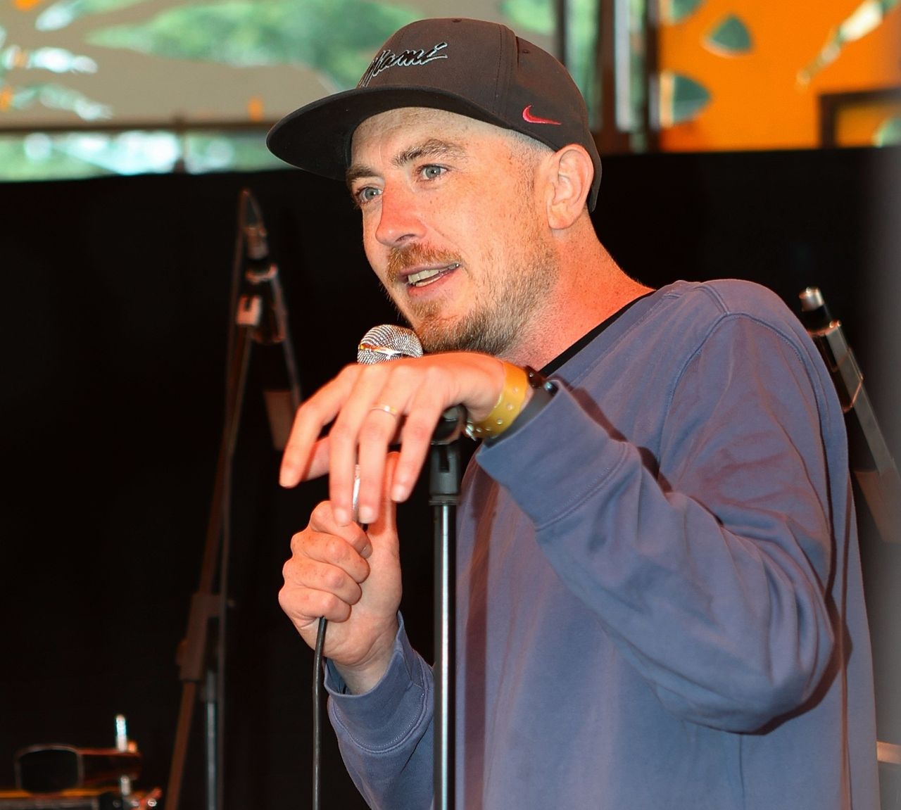 Davey op een vergelijkbare plek met nauwelijks publiek (eigen foto).