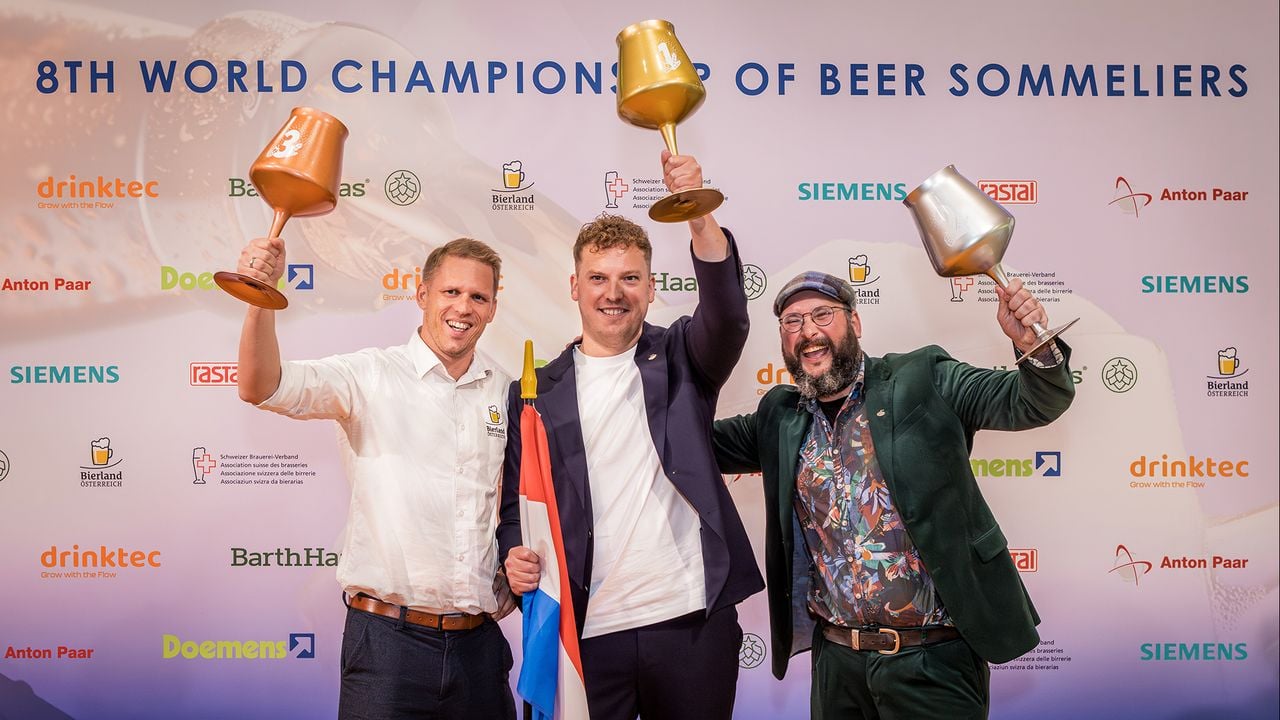 Oliver Klamminger uit Oostenrijk werd derde, Léon Rodenburg eerste en Dennis Kort uit Nederland tweede (foto: World Cup Beersommeliers).