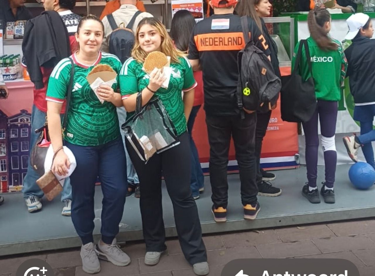 Mexicanen aan de stroopwafel bij de stand van Koen Houwen (foto: privé).