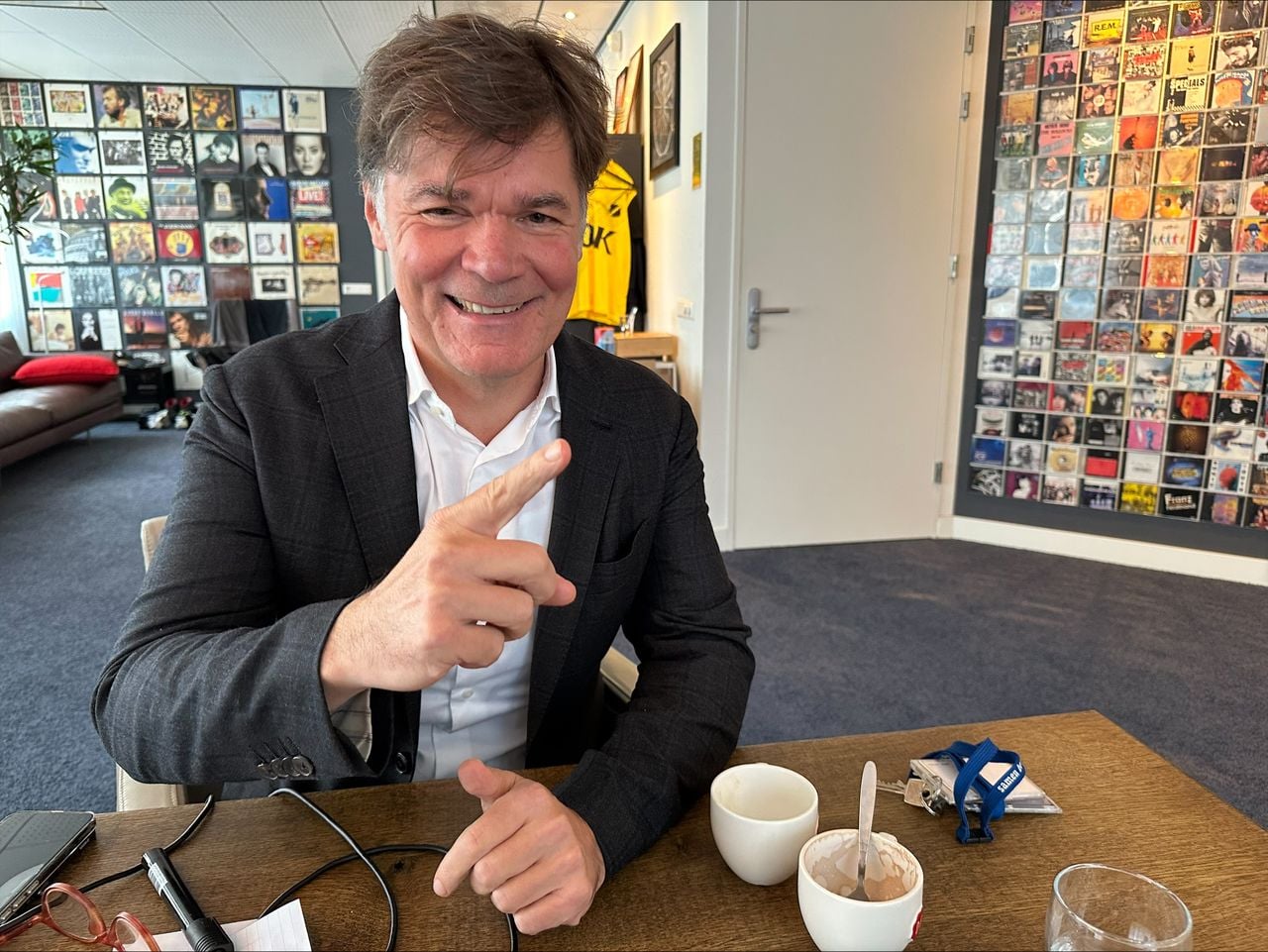 Burgemeester Paul Depla in zijn werkkamer (foto: Omroep Brabant).