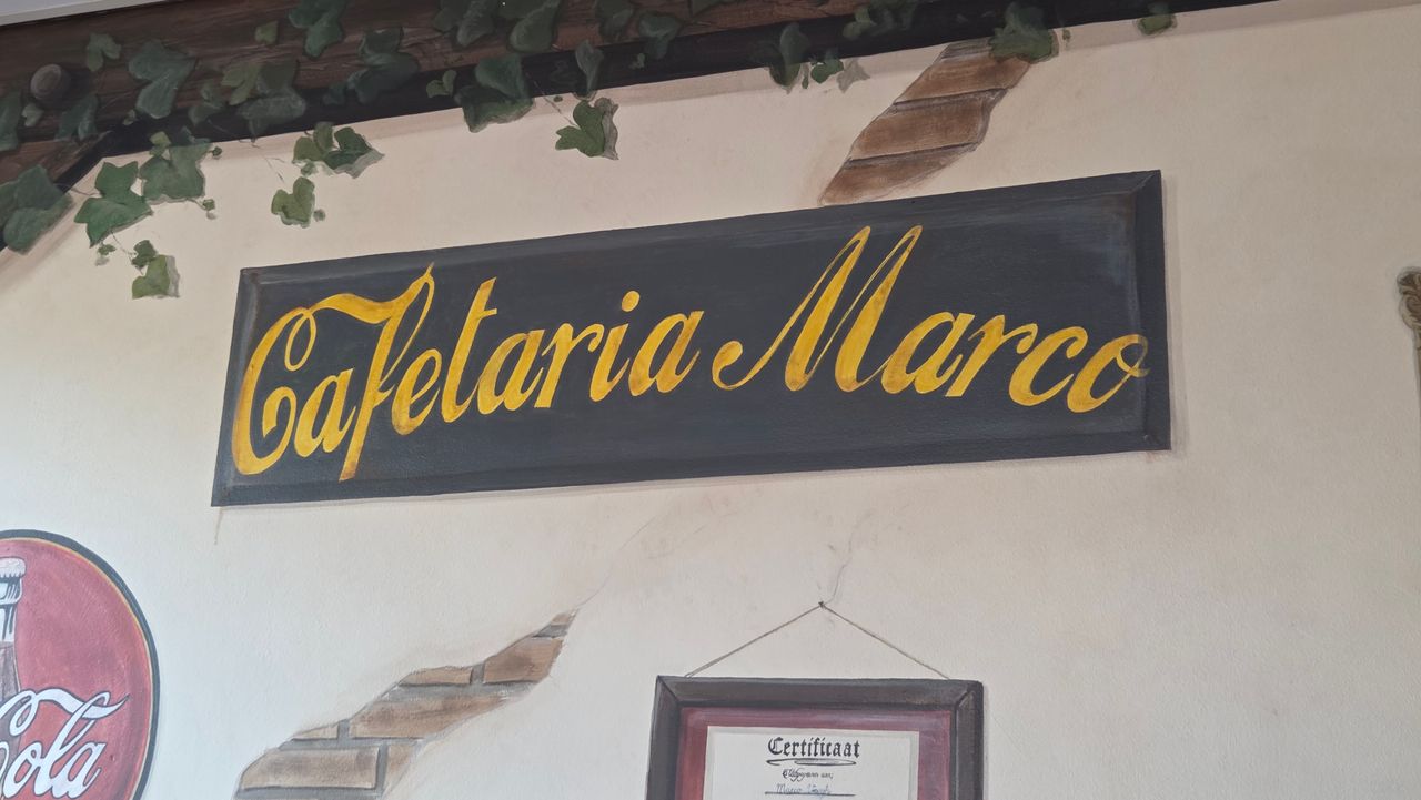 In de cafetaria hangt de naam van de omstreden zaak nog wel (foto: Noël van Hooft).