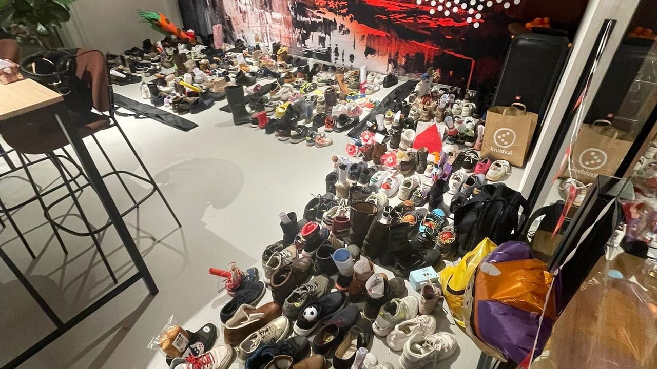 Een deel de gezette schoenen bij Omroep Brabant in 2024.