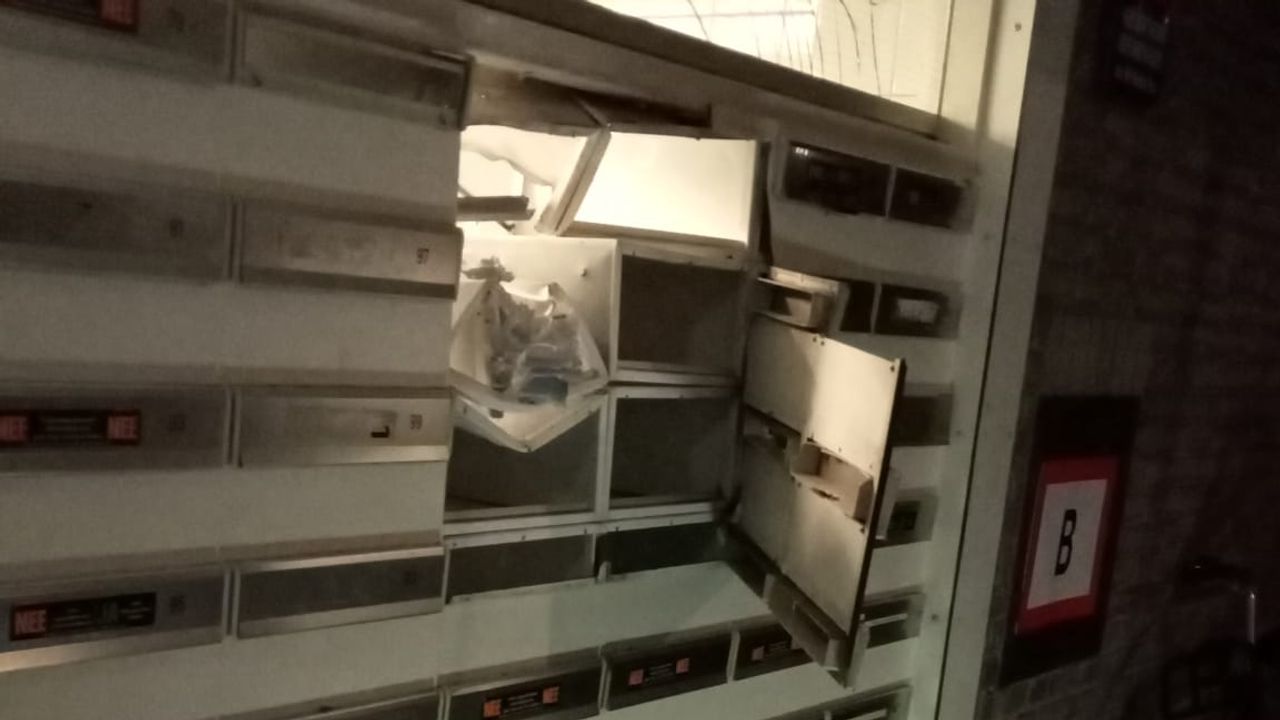 De opgeblazen brievenbussen in Den Bosch.