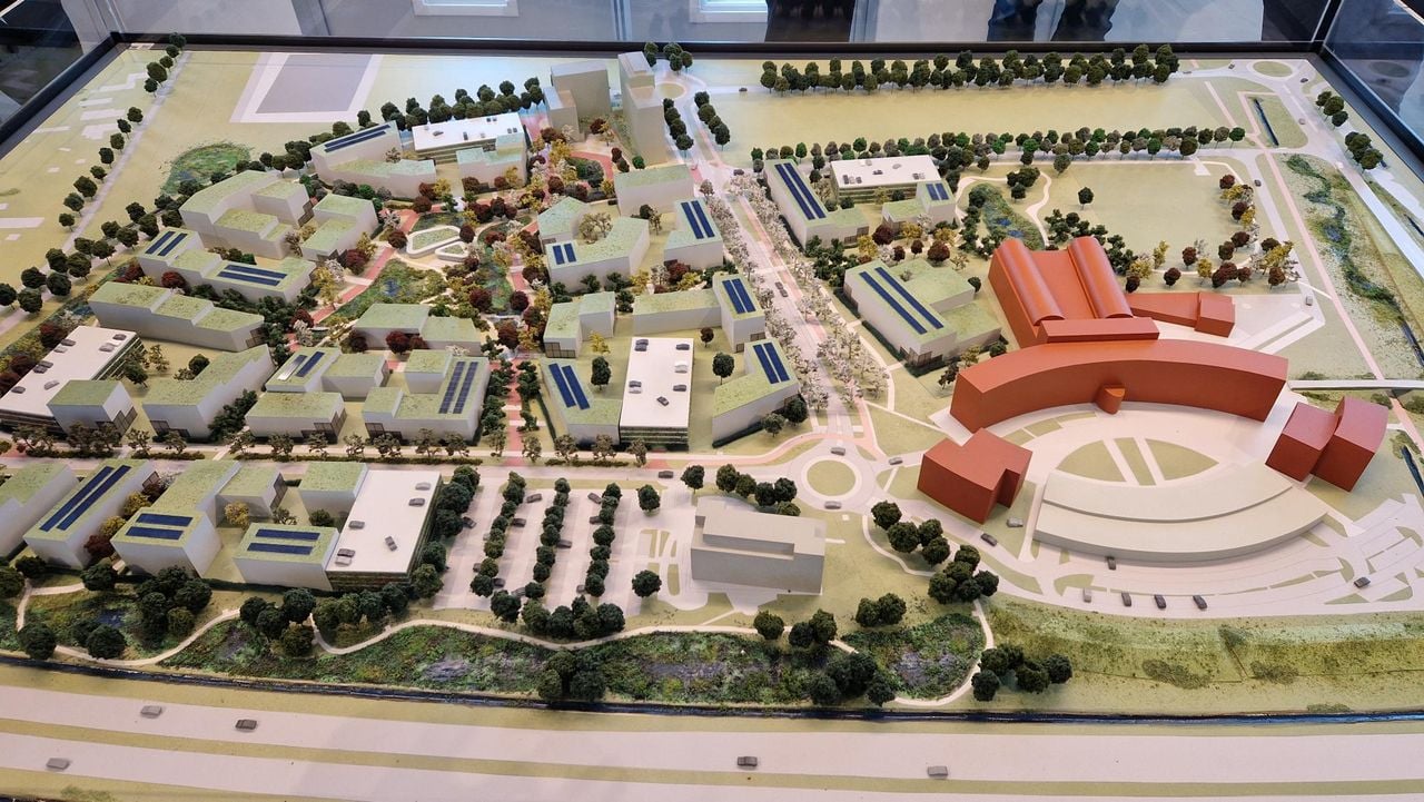 De maquette van de campus, met rechtsonder het al bestaande Maasziekenhuis Pantein (foto: Tom Berkers).