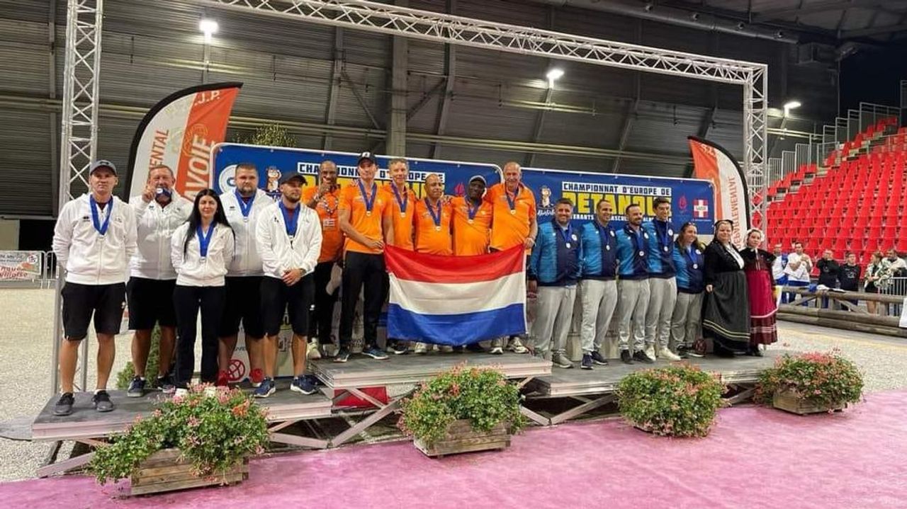 Het podium van de Nations Cup tijdens het EK Petanque (Foto: Theo Broekman)