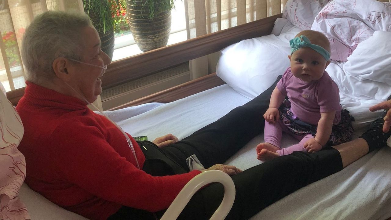 Ria met de jongste spruit van de familie (foto Privéarchief)