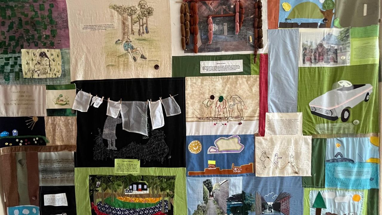 Alle lappen stof zijn gesorteerd op categorie en aan elkaar genaaid (foto: Megan Hanegraaf).