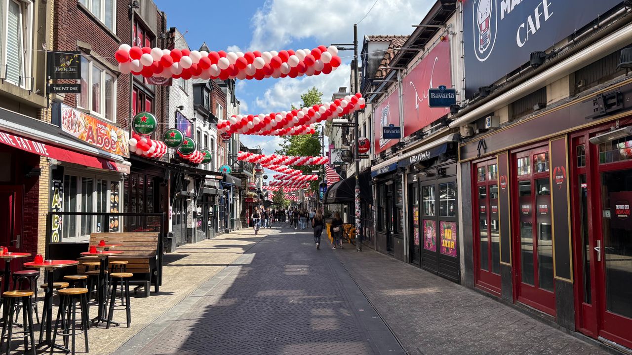 Het Stratumseind is versierd met ballonnen (foto: Omroep Brabant).