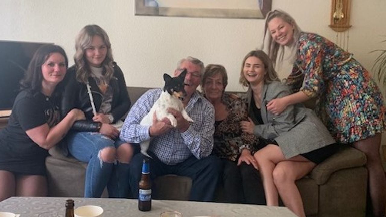 Walther en Ria met dochters en kleindochters (foto Privéarchief)