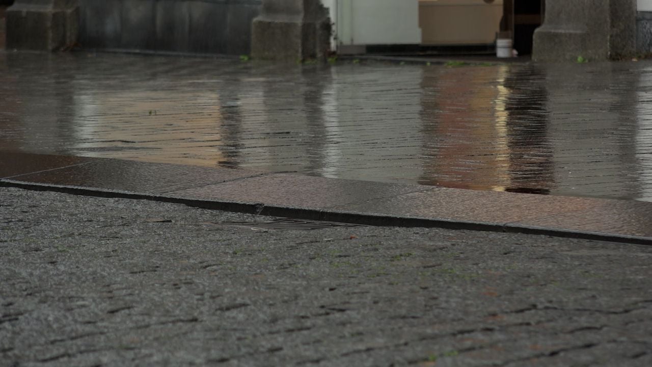 De gevaarlijke stoeprand (foto: Dtv Nieuws).