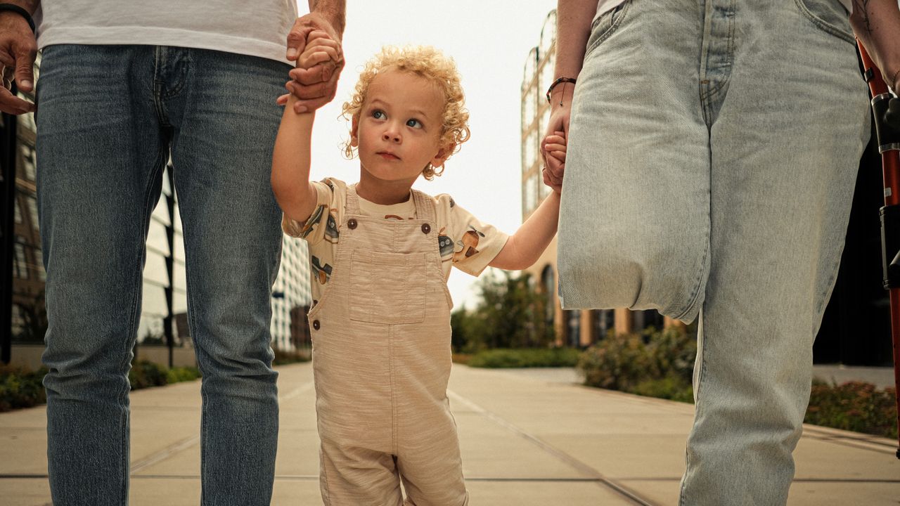 Fabe met zijn ouders (foto: Tim van den Broek).