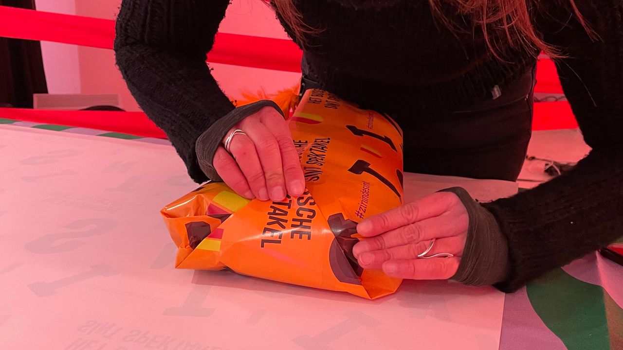 Vouw de flap naar binnen 