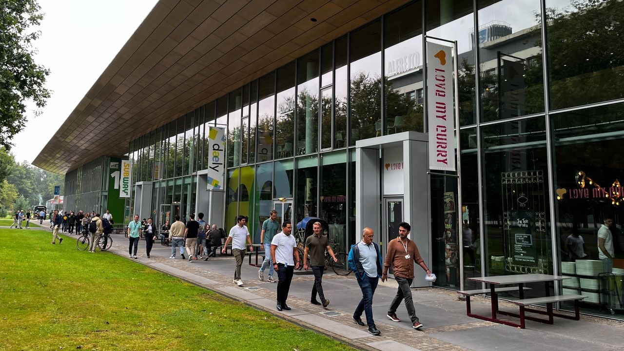 Elf restaurants telt de High Tech Campus (foto: Rogier van Son).