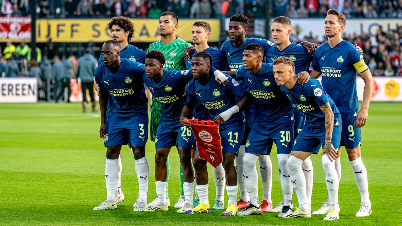 PSV begon het duel in de verwachte basisopstelling (foto: Marcel van Dorst/Eye4Images).