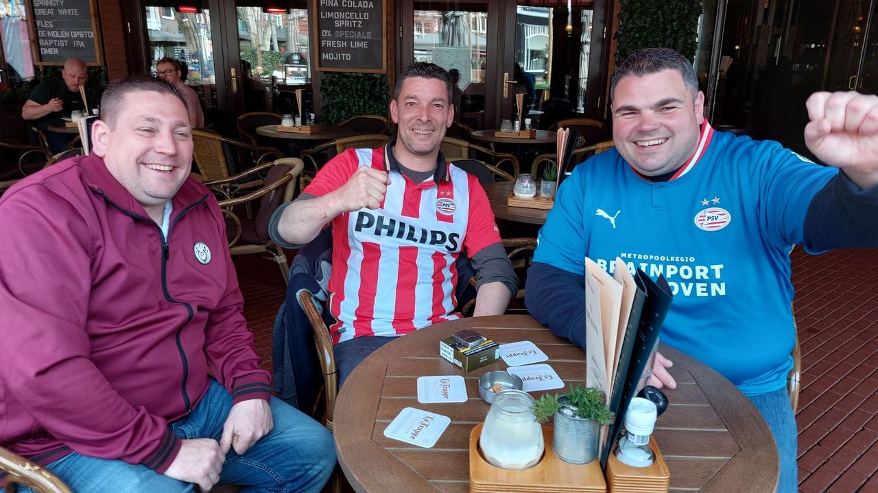 Op de Markt zitten Eric, Sander en Paul uit Schijndel.