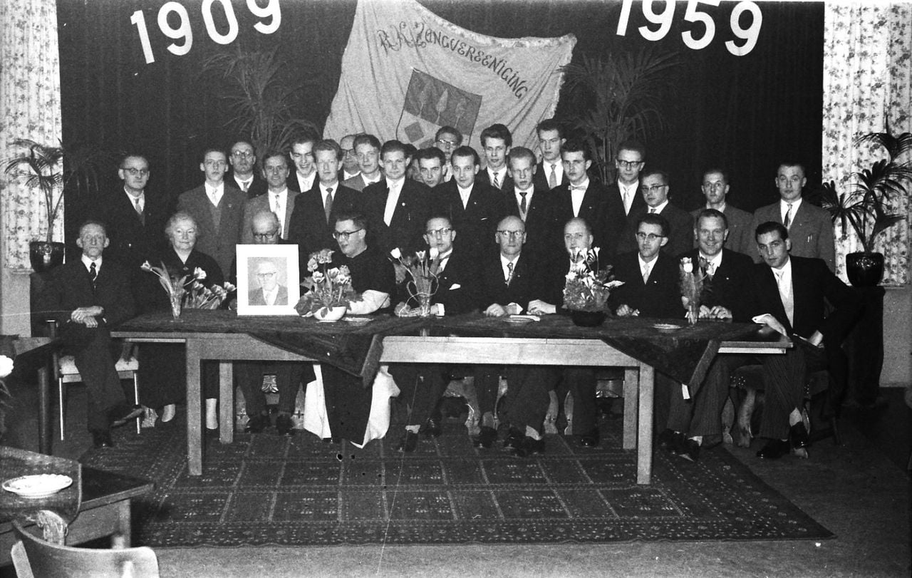Het Oudenbosch' Mannenkoor tijdens het vijftigjarig jubileum (bron: Archief Oudenbosch' Mannenkoor).