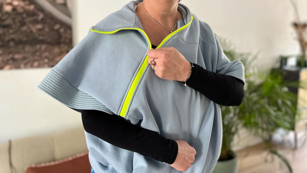 De rits zit diagonaal zodat Mariëlle 'm zelf open en dicht kan doen (foto: Rogier van Son). 