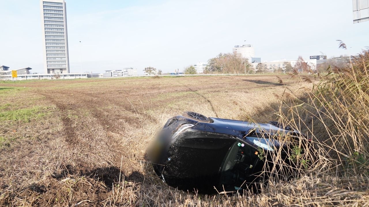 Het ongeluk gebeurde op de oprit van de A2 (foto: Bart Meesters / Persbureau Heitink).