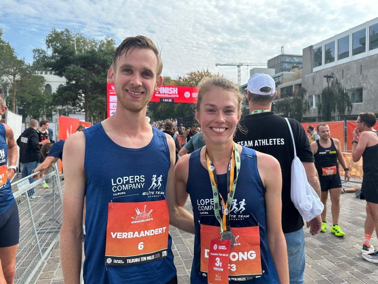 De Nederlandse winnaars Luuk Verbaandert uit Veldhoven en Eline de Jong uit Valkenswaard (foto: Leon Voskamp).