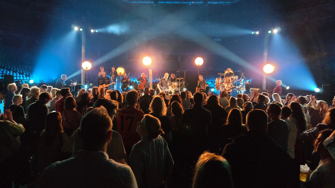 Een intieme sfeer in het grote Sportpaleis (foto: Noël van Hooft).
