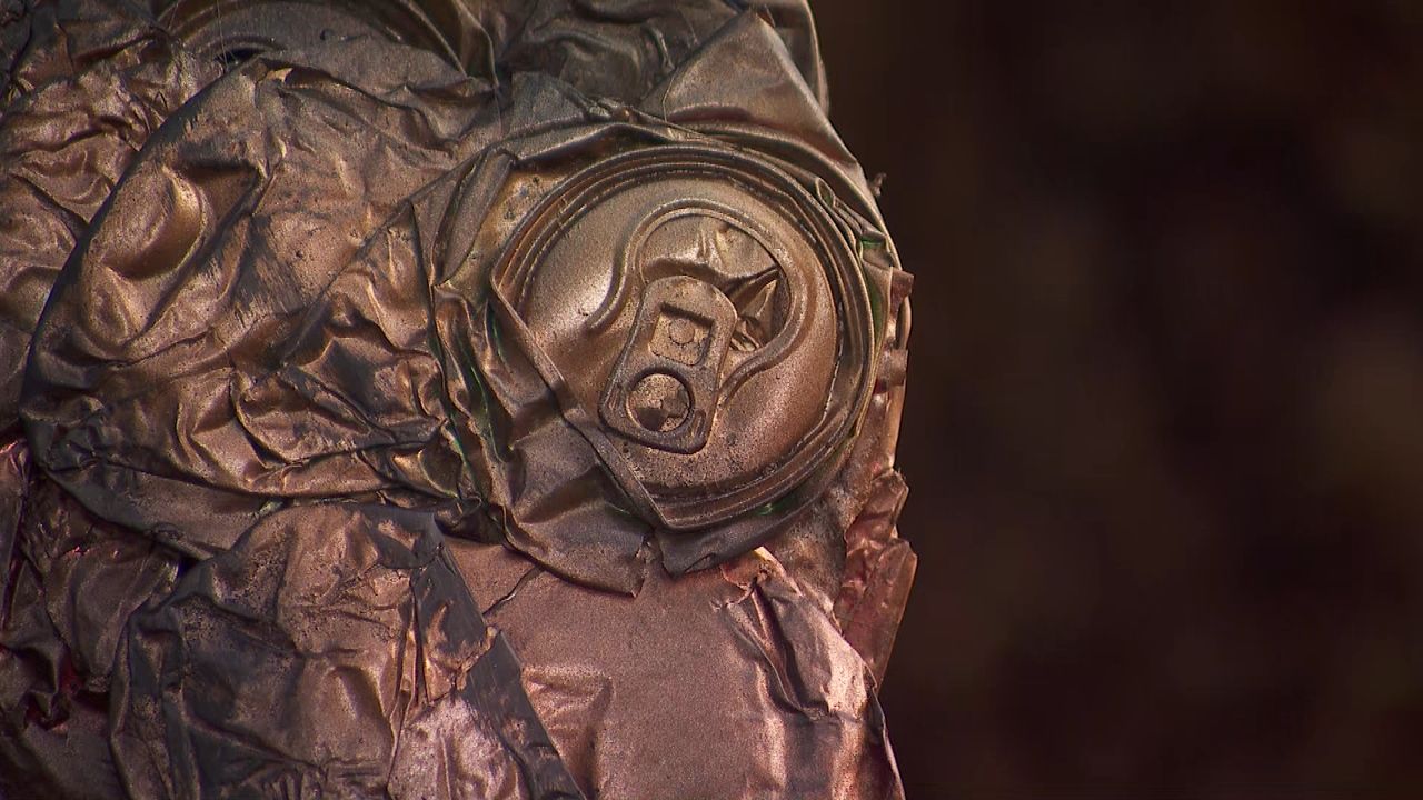 Het nieuwe Jezusbeeld is gemaakt van gerecyclede blikjes (foto: Omroep Brabant).