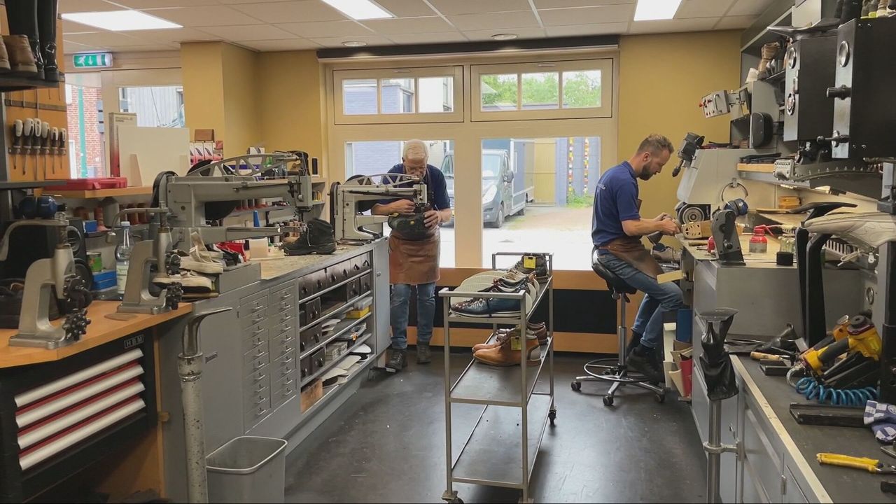 Drukte bij de schoenmaker (foto: Jos Verkuijlen).