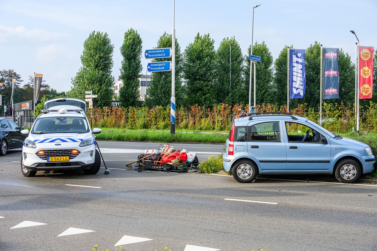 De weg werd na het ongeluk afgezet (foto: Tom van der Put/Persbureau Heitink).