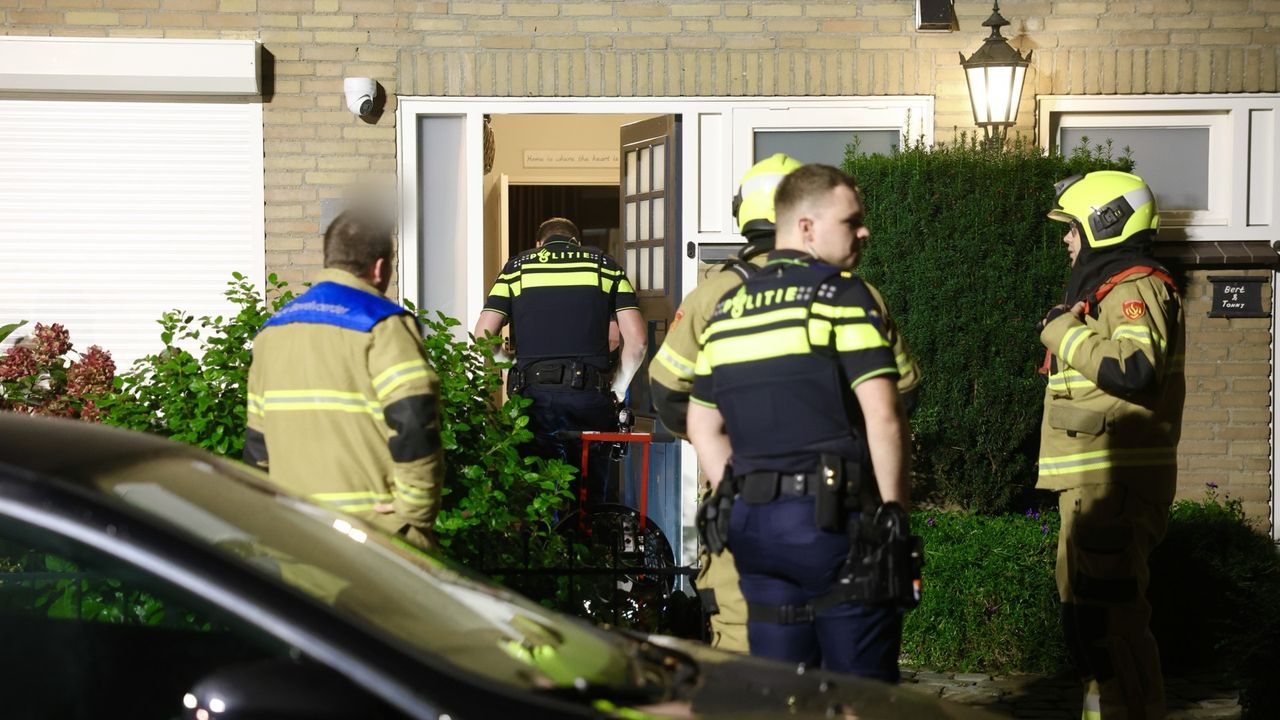 Harde knal bij woningbrand in Schijndel (foto: Sander van Gils).