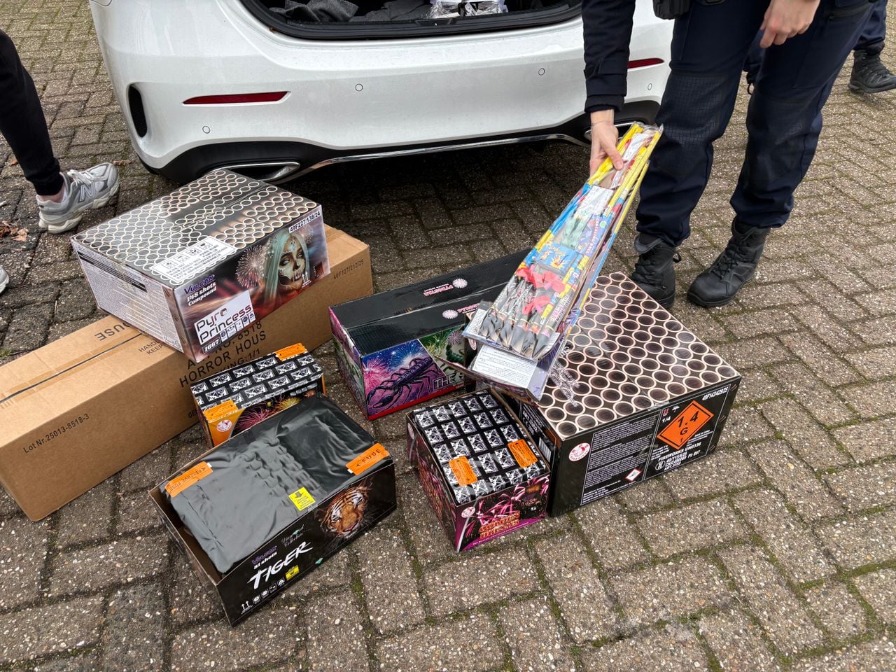 Een jongeman had voor bijna 1000 euro aan vuurwerk gekocht in België (foto: Omroep Brabant).
