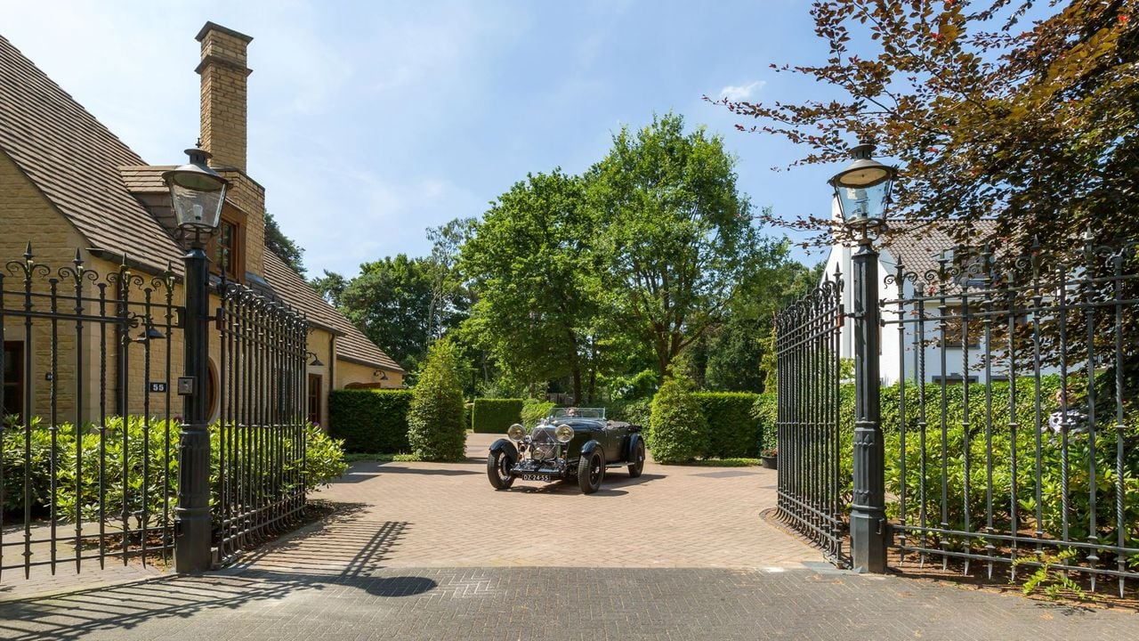 Nol is groot autoliefhebber (foto: Honders/Alting Makelaars).