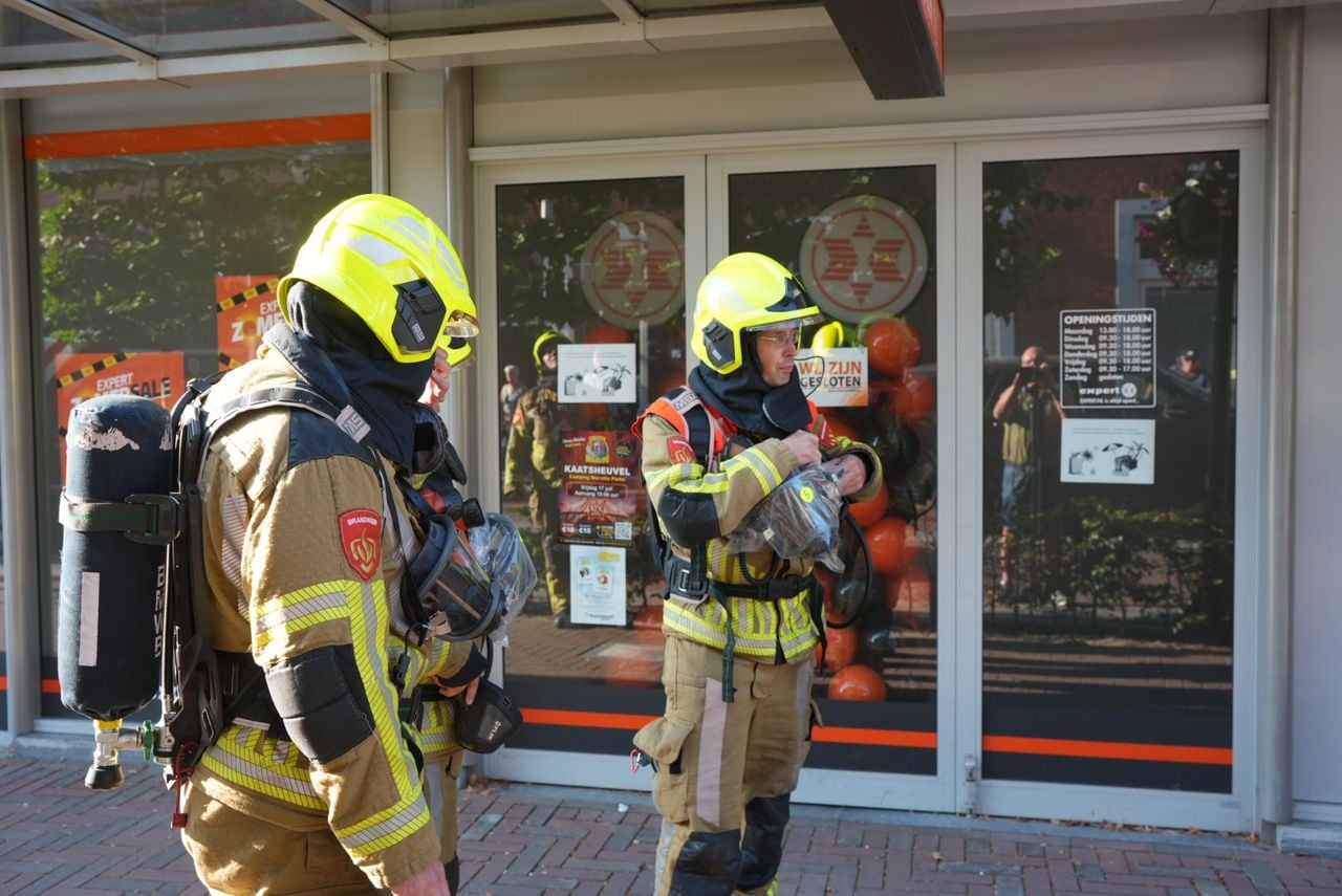 Rookmachine gaat af in winkel (foto: Erik Haverhals / Persbureau Heitink). 