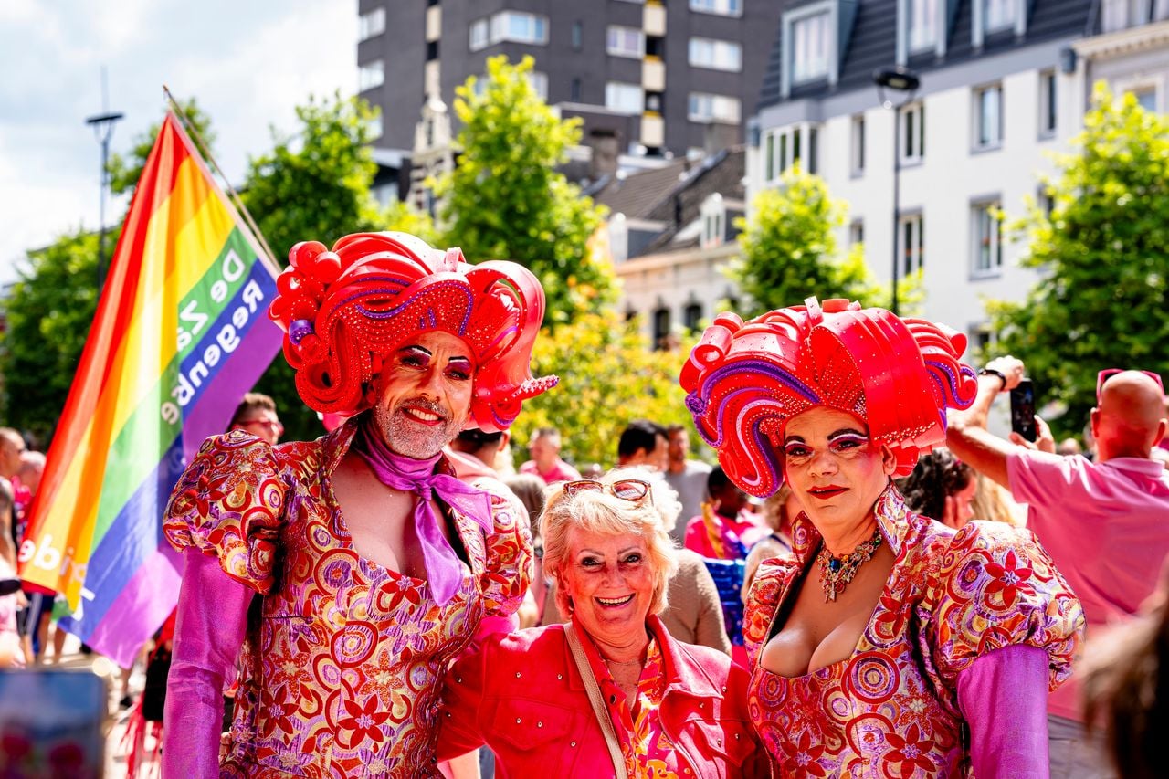Bezoekers halen alles uit de kast voor Roze Maandag (foto: EYE4IMAGES - Caroline van Leusden).