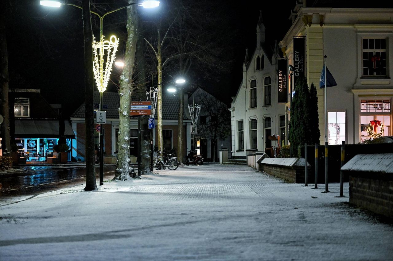Sneeuw aan De Lind in Oisterwijk (foto: Toby de Kort/Persbureau Heitink).