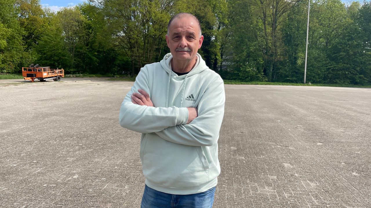 Initiatiefnemer Robert Martens op het terrein waar over twee weken de budgetkermis begint (foto: Imke van de Laar).