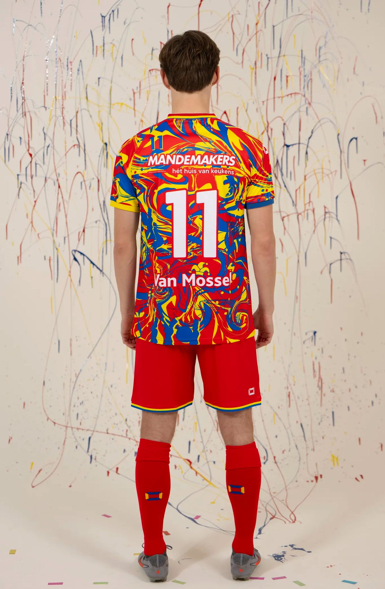 Het nieuwe carnavalsshirt van RKC met - uiteraard - rugnummer 11 (foto: RKC Waalwijk).