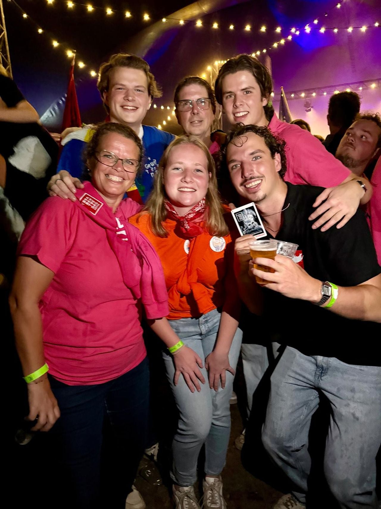 De veelkleurige bouwfamilie (foto: Denise de Groof).