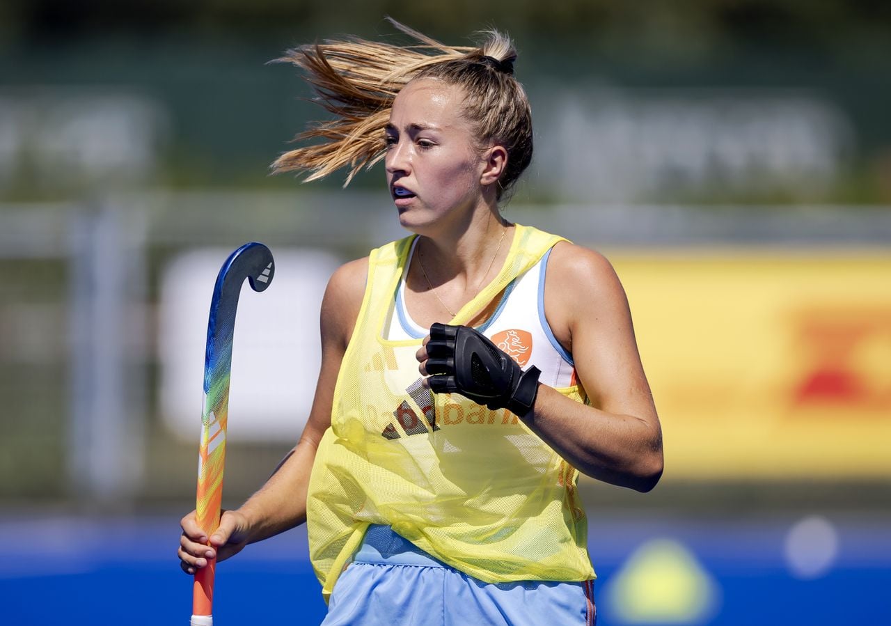 Renee van Laarhoven bij een training van het Nederlands team (foto: Robin van Lonkhuijsen / ANP).
