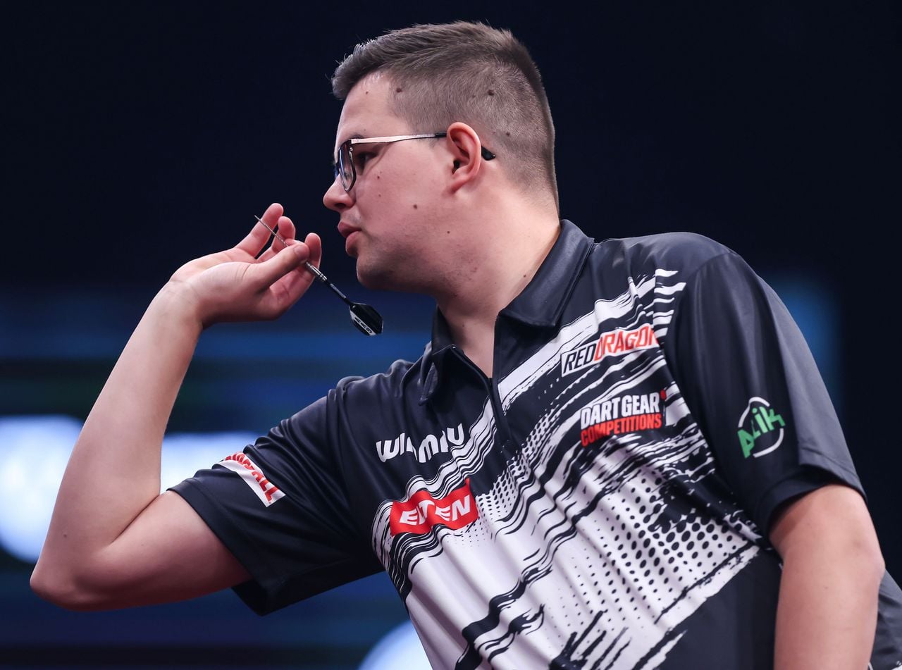 Gian van Veen treft in de kwartfinale van het World Masters-toernooi de Engelsman James Wade (foto: PDC).