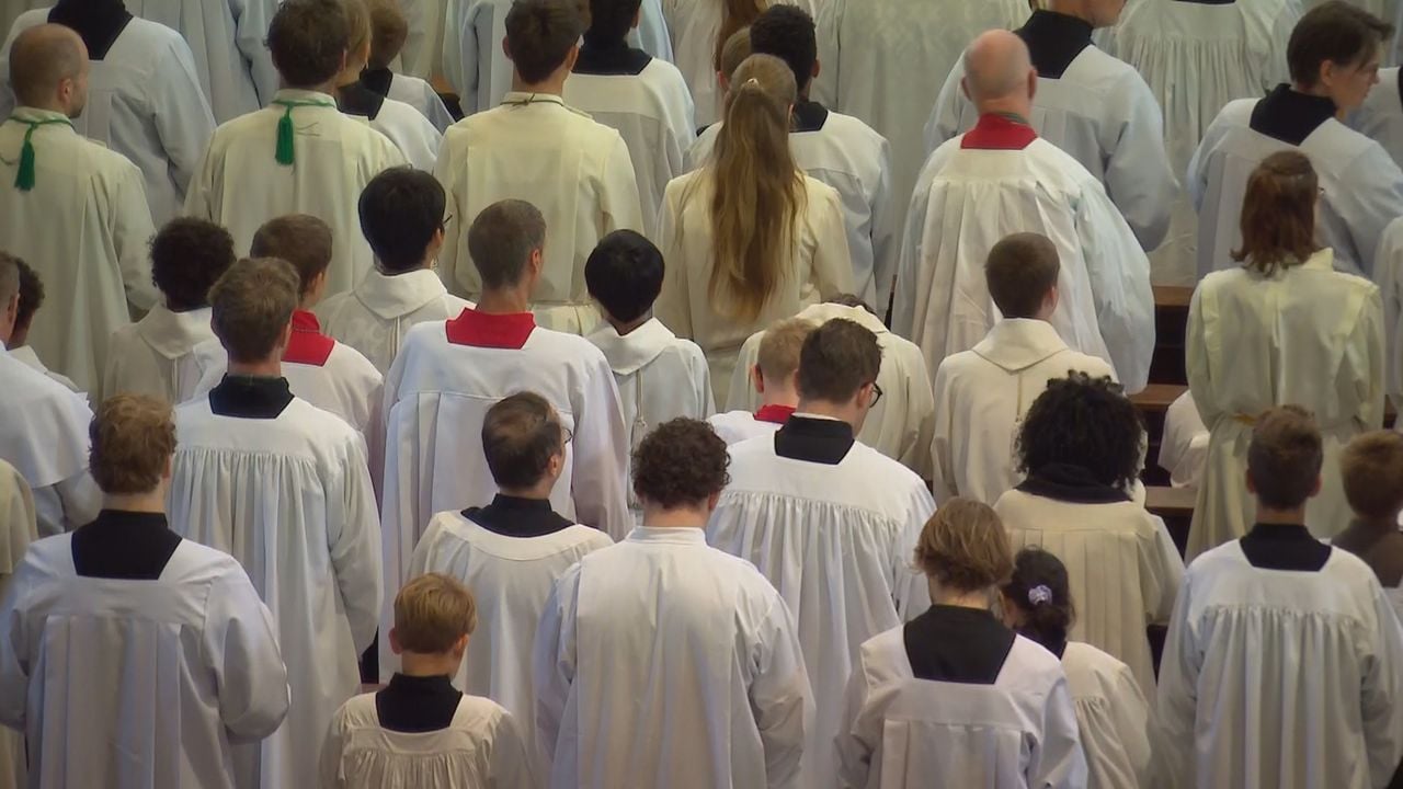 De basiliek in Oudenbosch was gevuld met 450 misdienaren (foto: Omroep Brabant).