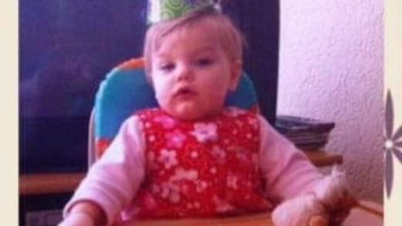 Lianne als kind, natuurlijk met haar knuffel Kwakje (privéfoto)