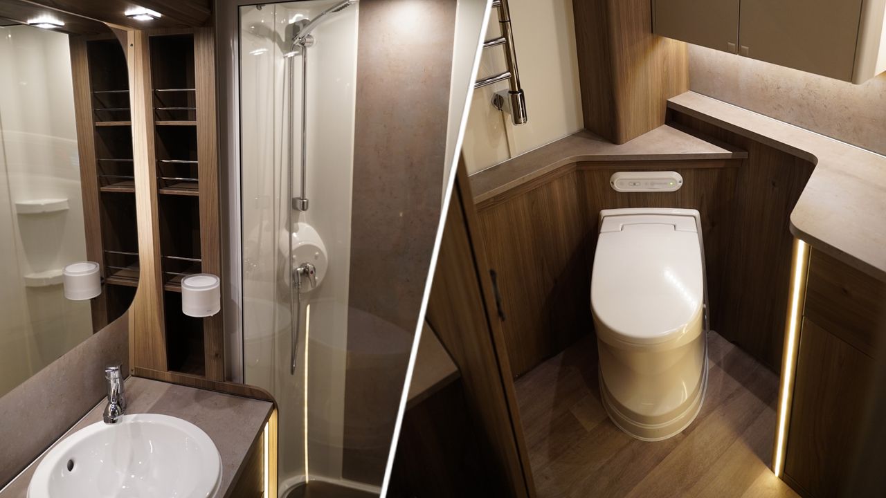 De badkamer en het verbrandingstoilet (foto: Rochelle Moes).