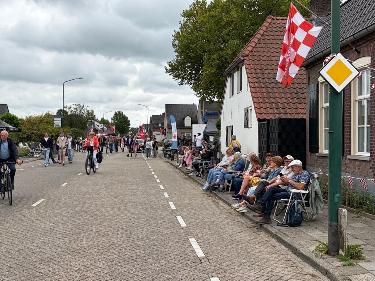 Stoeltjes langs het parcours (foto: Lobke Kapteijns).