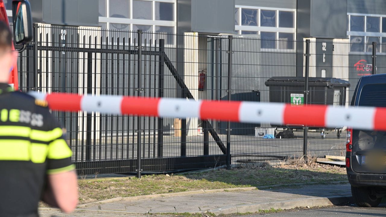 Een gebied rondom de vindplaats werd afgezet  (foto: Perry Roovers / Persbureau Heitink).