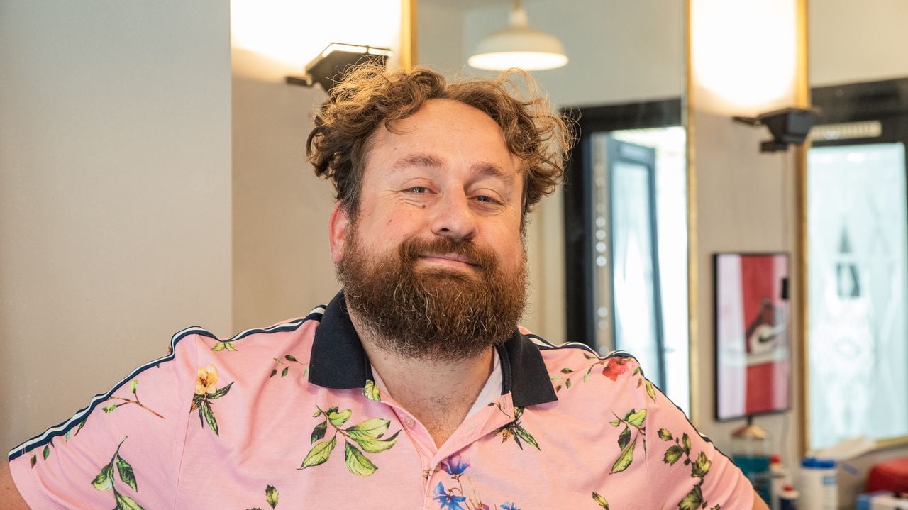 Senad Testers voor de knipbeurt (foto: Kevin Cordewener)